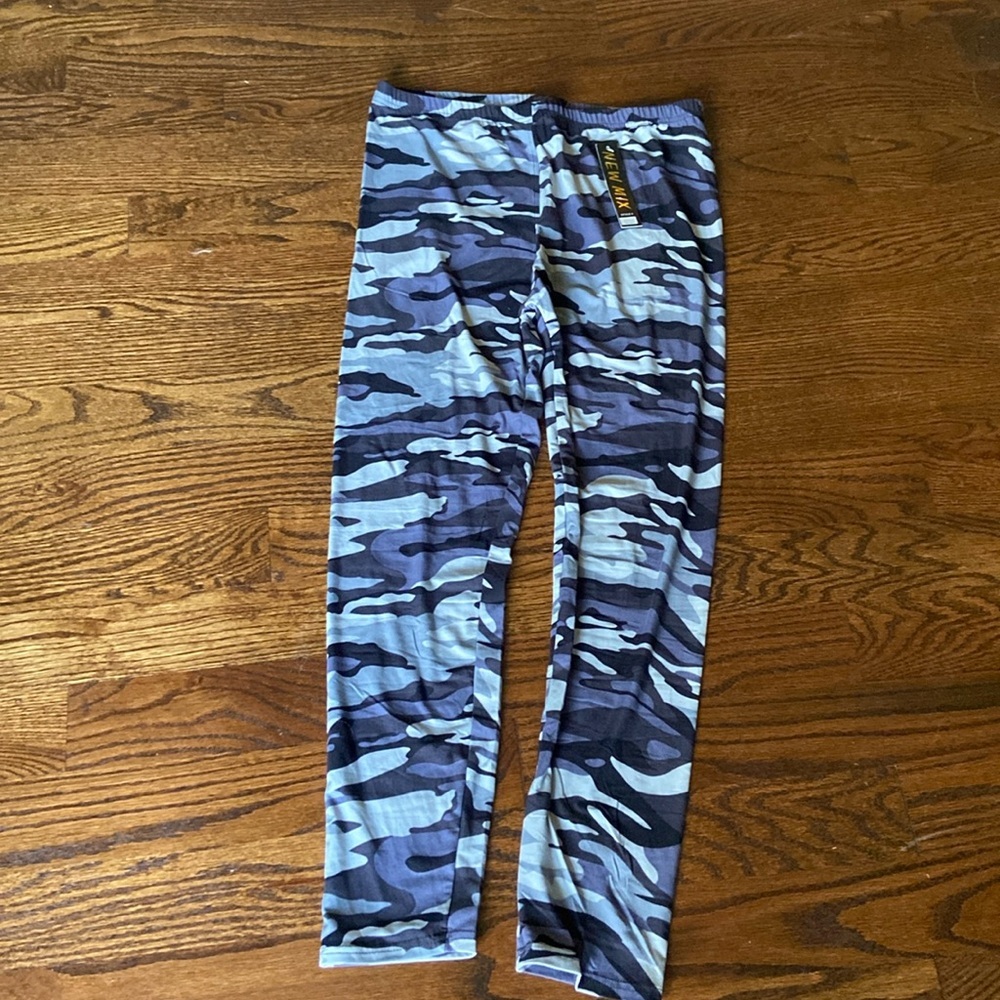 Women’s NWT leggings!